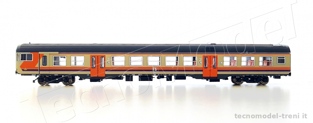 IV H0 1:87 Carrozza MDVC di 2° cl livrea origine logo FS televisore illuminata internamente Ep VITRAINS 3236 IV H0 1:87 Carrozza MDVC di 2° cl livrea origine logo FS televisore illuminata internamente Ep VITRAINS 3236
